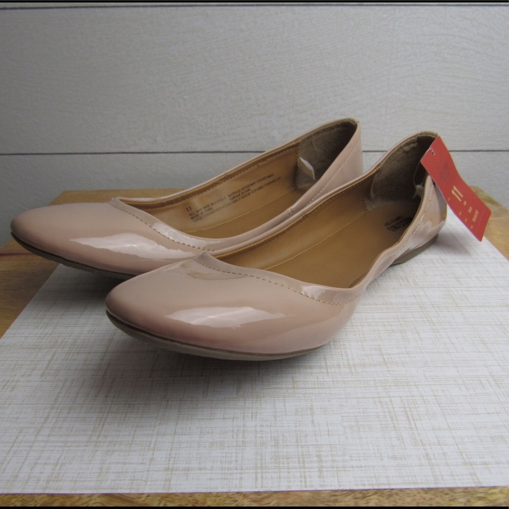 Mossimo nude round toe flat